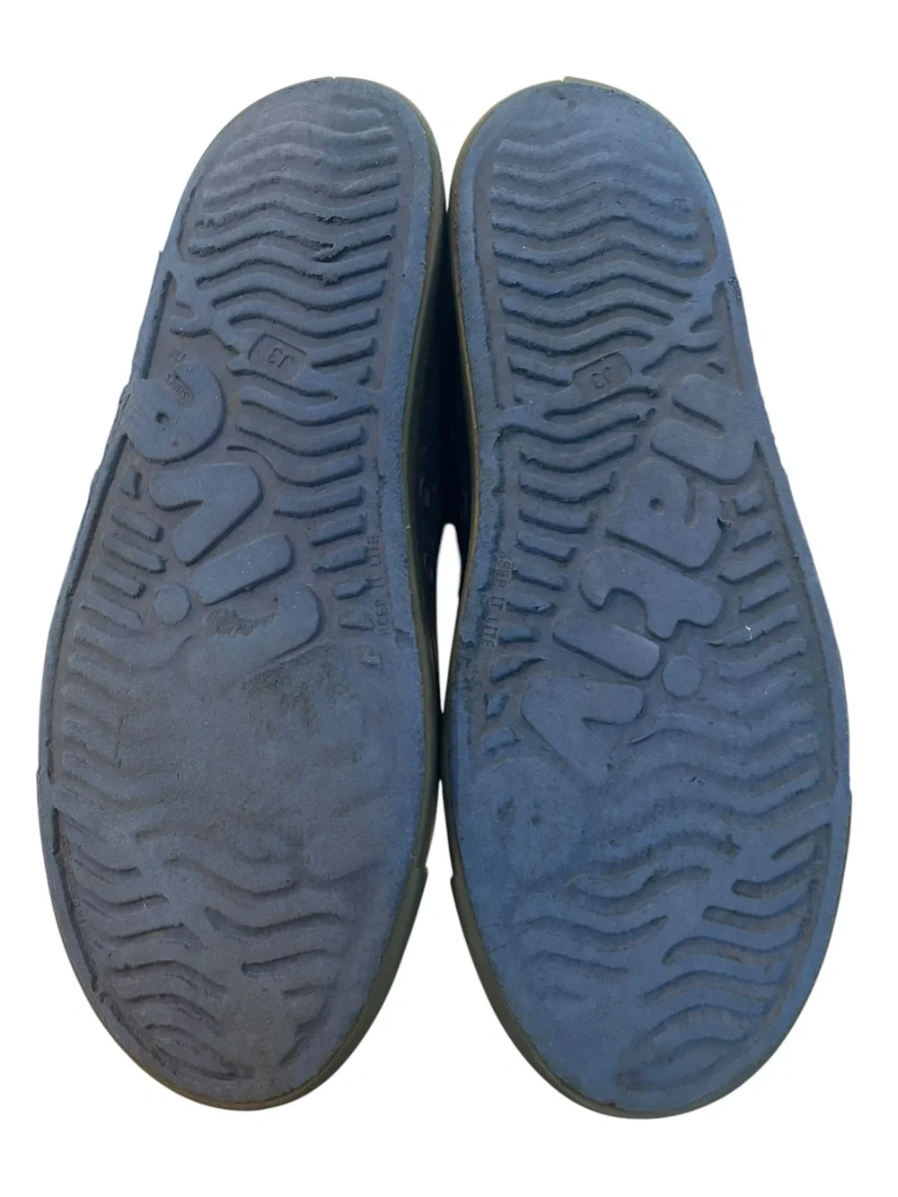Native Jefferson Slip-On Shoes in Blue with Teal Toe size 3 youth